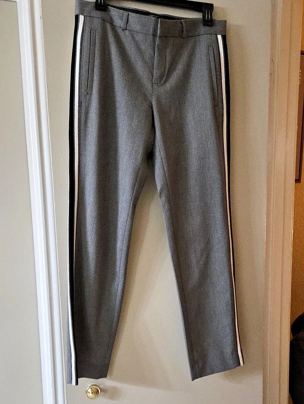 Banana Republic Striped Dress Pants in Gray Size 6L Like New
